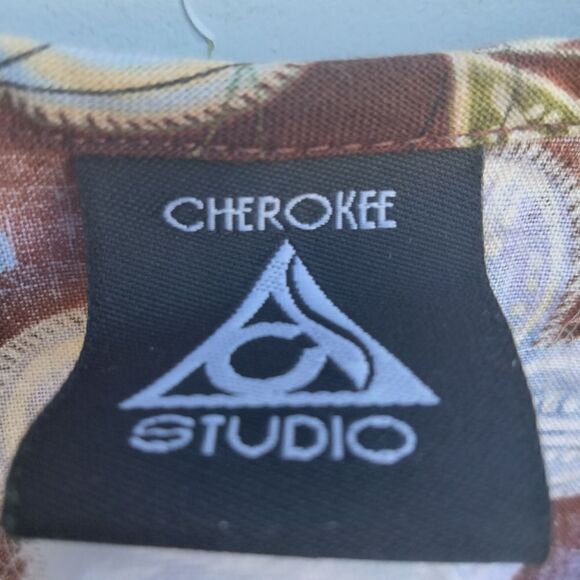 Cherokee Studio Scrub Top Size L Brown with Blue Purple Flowers - Picture 6 of 6